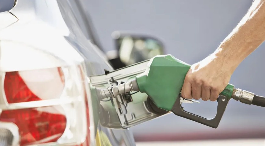 Defasagem do diesel chega a 27% e da gasolina sobe para 11%, diz Abicom